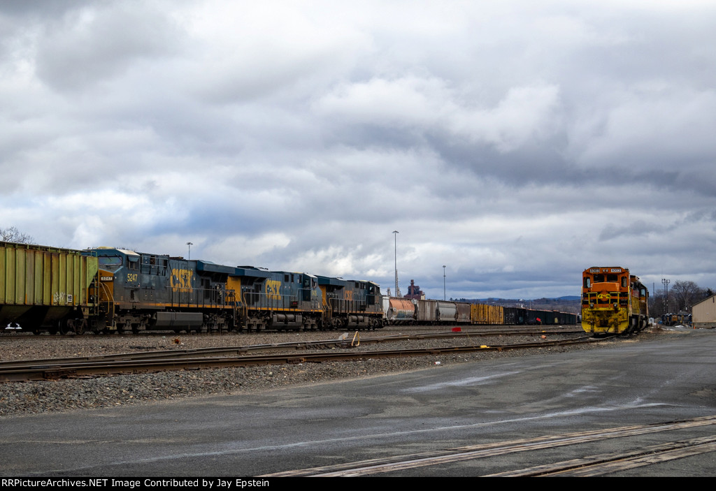 M424 passes the CSOR/ P&W power at West Springfield Yard